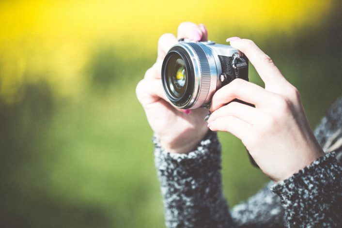 Taking a Photo with Small Mirrorless Camera